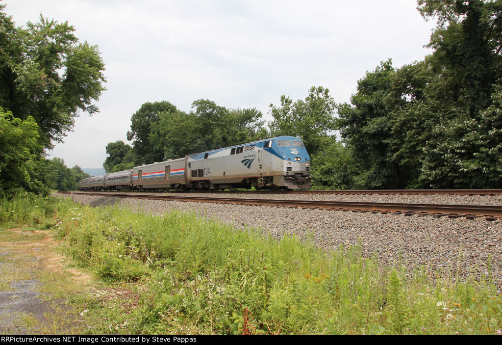 Amtrak 124 with train 04T heading East